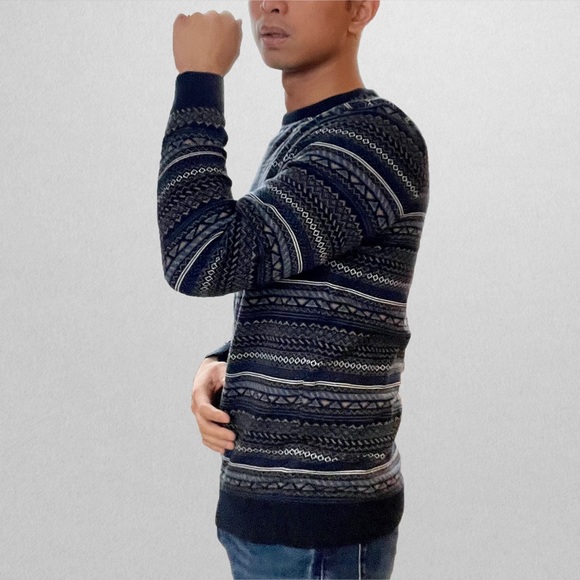 Blue Comfy Pattern Sweater - Picture 2 of 4